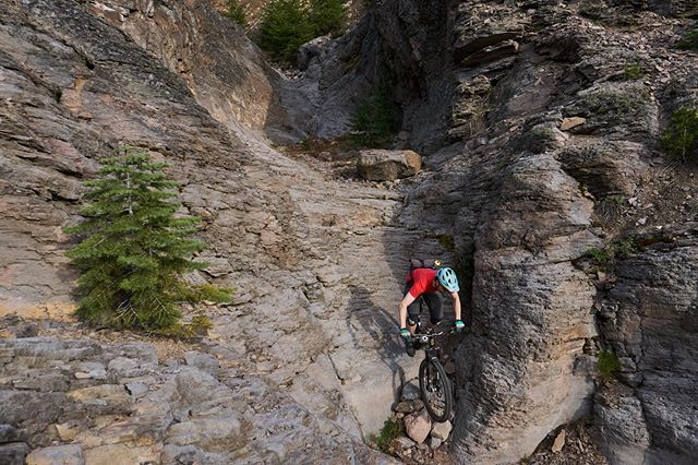 Always down for anything, @eoisaacs and I found it all on this ride. From techgnar jank and log drops to buffy trails and berms. This particular line was unique as we don’t get many slickrock chutes around here.